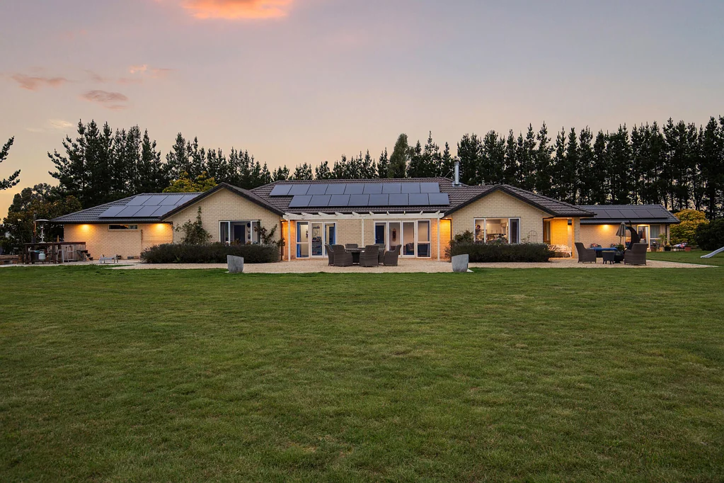 West Eyreton 6房  $95,000 below RV - Two Homes under One roof !