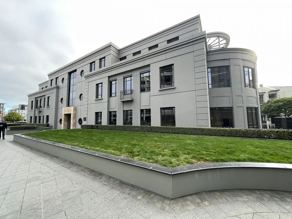 Auckland Central Prestigious Maritime Square