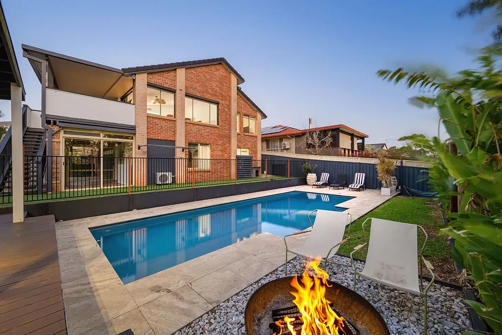 Port Macquarie 5બેડરૂમ A Sophisticated Coastal Sanctuary Designed for Family Living
