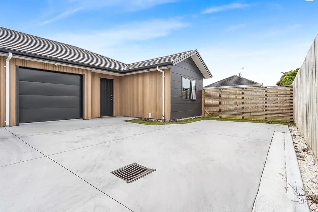 Saint Andrews 3chambre Modern, Low Maintenance Investment!