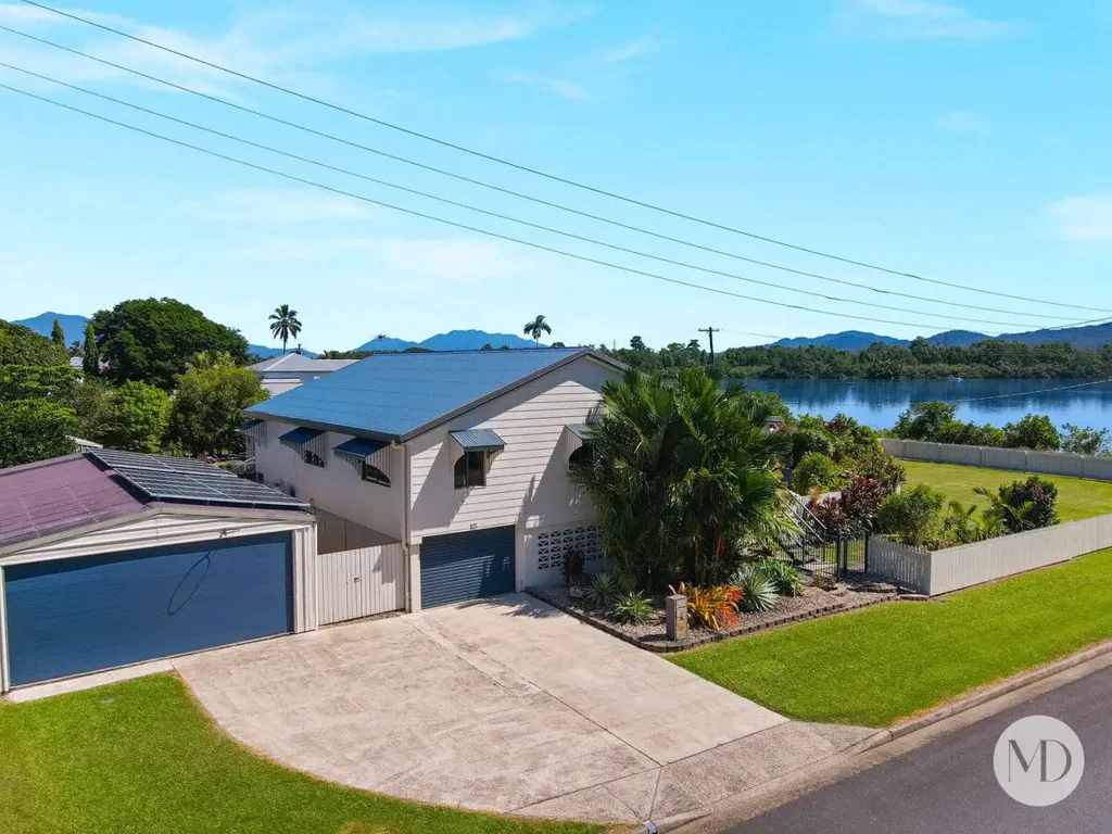 East Innisfail 3બેડરૂમ Wambuul House - A Riverfront delight. Wambuul - 'Winding River' Wiradjuri language.