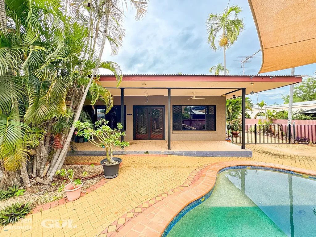 Katherine 4Moenga Spacious Family Living | In-Ground Pool | Prime Golf Course Location