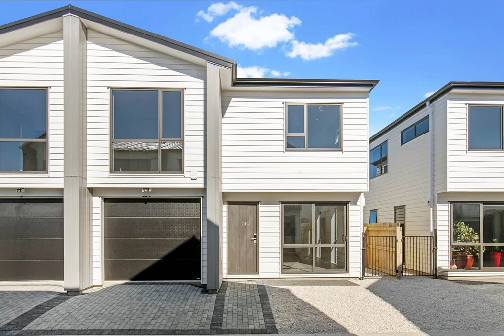 Papatoetoe 4Moenga Largest Duplex with Balanced Living!