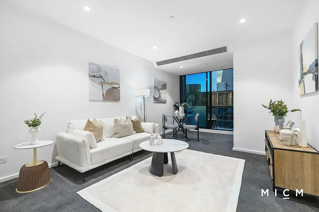 Southbank 1房 设计师朝北居所，居家办公便利 Designer North-Facing Haven with Work-from-Home Ease