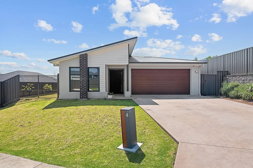 Address Withheld, Raymond Terrace, NSW 2324