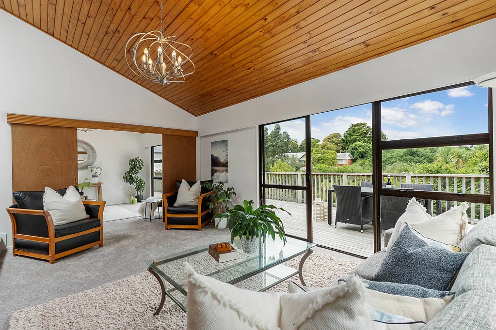 Takapuna 4 Slaapkamer Ignore CV — motivated vendor says sell