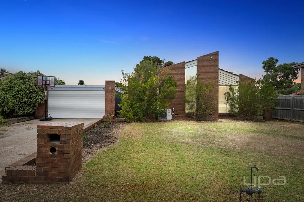 8 Havelock Place, Melton West, VIC 3337