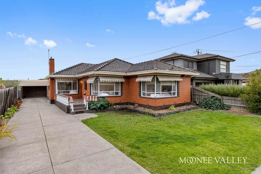 Keilor East 3ਬੈੱਡਰੂਮ Endless Potential on a Huge 758sqm Allotment
