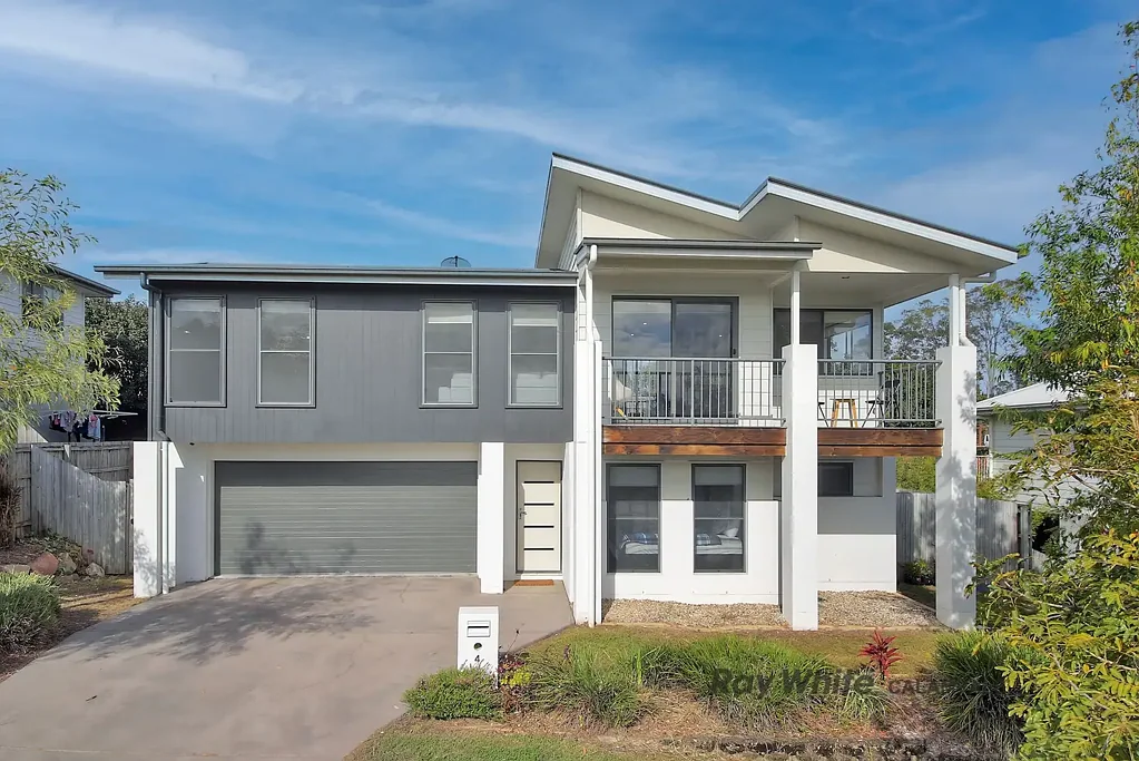 Pimpama 3 Bedroom UNIQUE & MODERN HOME IN PIMPAMA - A GATEWAY TO THE GOLD COAST