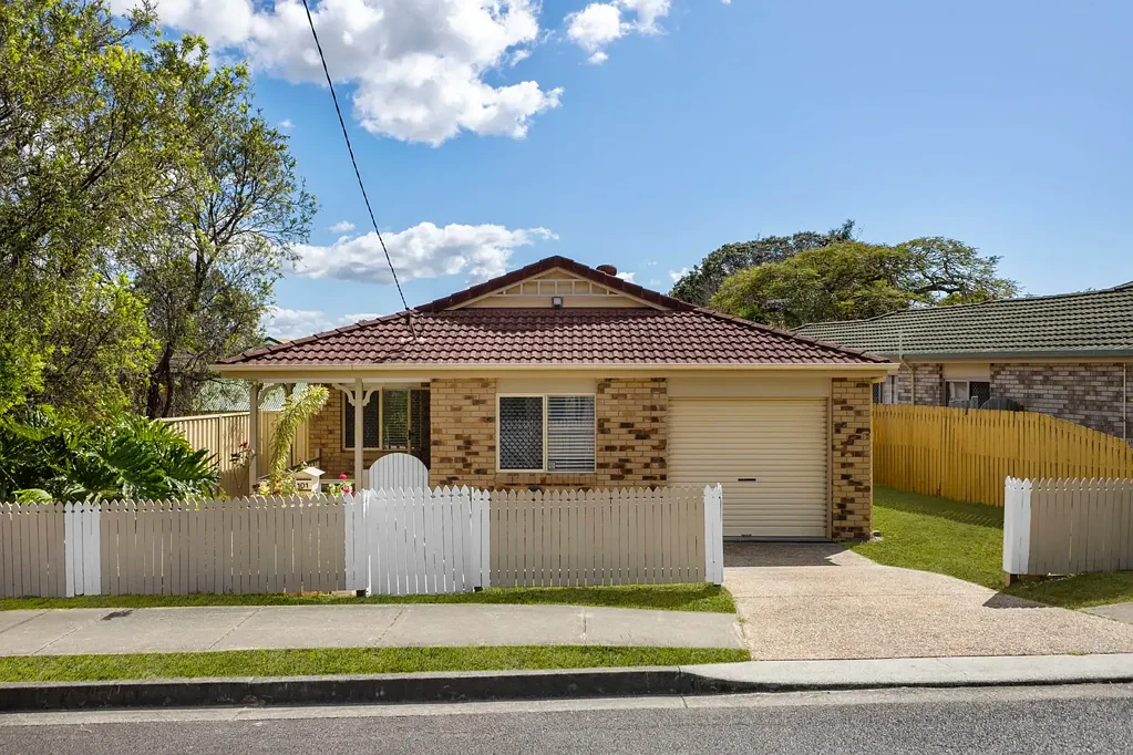 Chermside 3房 经典砖砌低层 新木纹地板 全新LED照明 分体式空调 学区房便利 Westfield近邻 Deadline sale, Best offer before 27th September 5pm