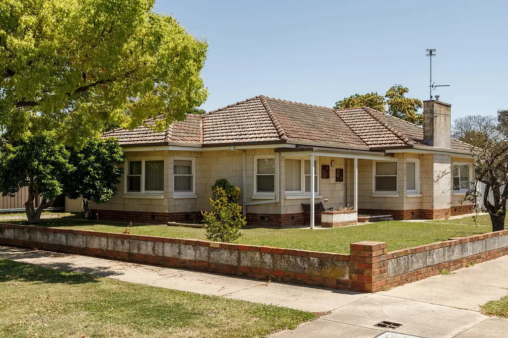 Outstanding 3 Bedroom Home + Fully Contained Bungalow