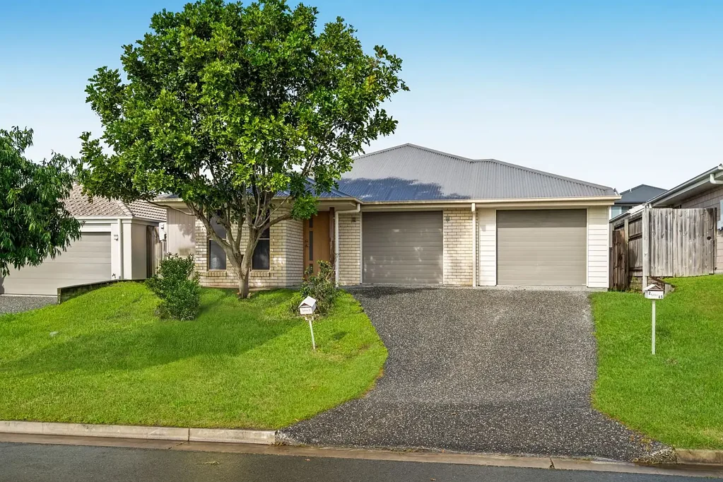 Pimpama 4房  Rare Dual-Income Opportunity – Duplex Pair on One Title