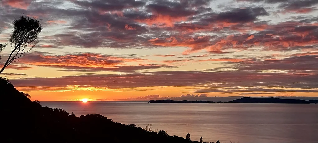 Tuateawa Magical Views to Mercury Island.