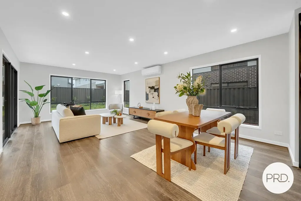 Berwick 4房 Minta Estate新宅 4卧双层 Henley建造 宽敞布局 高端装修 现代厨房 宽阔后院 多功能生活区 Urgent Sale! Brand New Luxury Home in Minta Estate - Must Be Sold!
