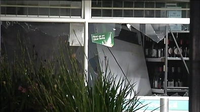 一夜两家商铺被砸，奥克兰犯罪活动继续泛滥，警察呼吁公众帮忙