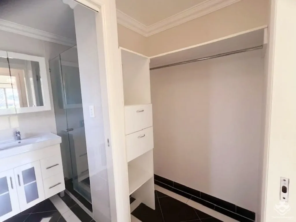 4-Bedroom Family Home in Prime Location | 2mins to Westfield Carindale