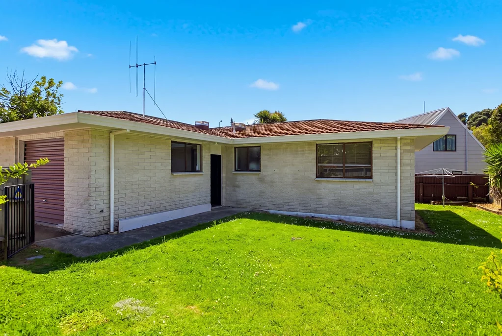 Maungatapu 3ਬੈੱਡਰੂਮ Move in Ready, Solid Brick, Easy-Care Living!
