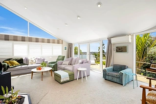 1 & 2/80 Knights Road, Rothesay Bay, North Shore City