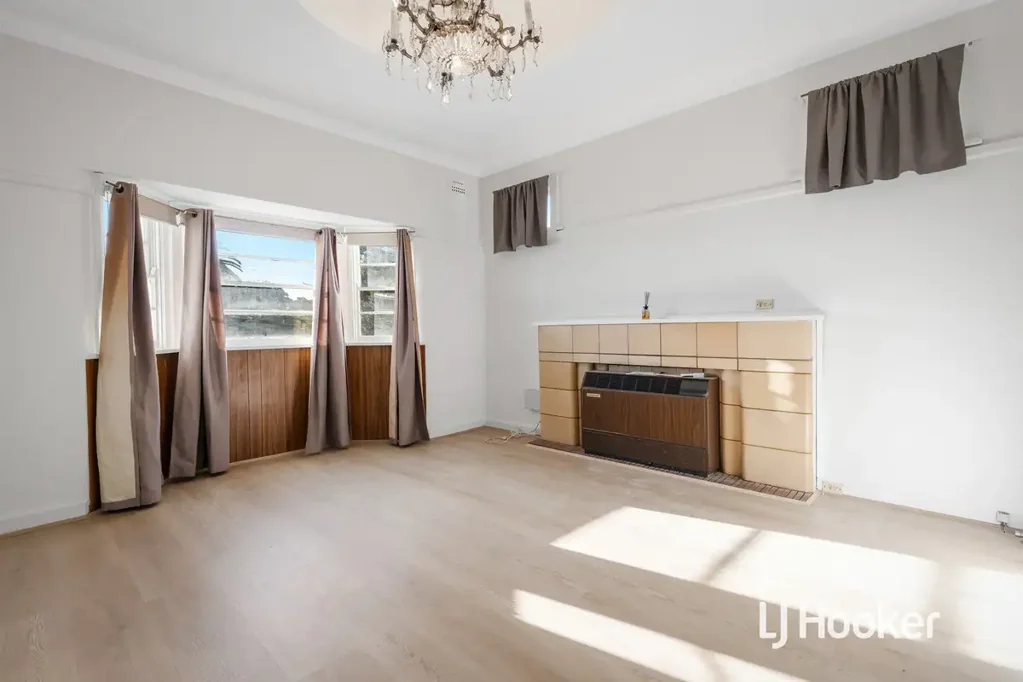 3 Bedroom Home - Freshly Painted!