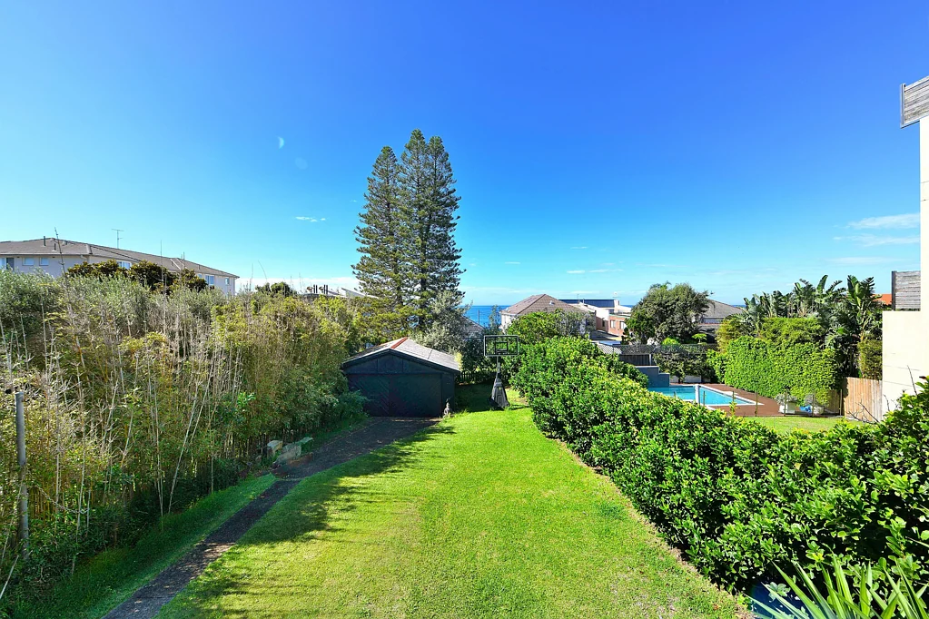 Maroubra 4Zimmer 549sqm Coastal Bungalow with Ocean Outlook & Future Potential