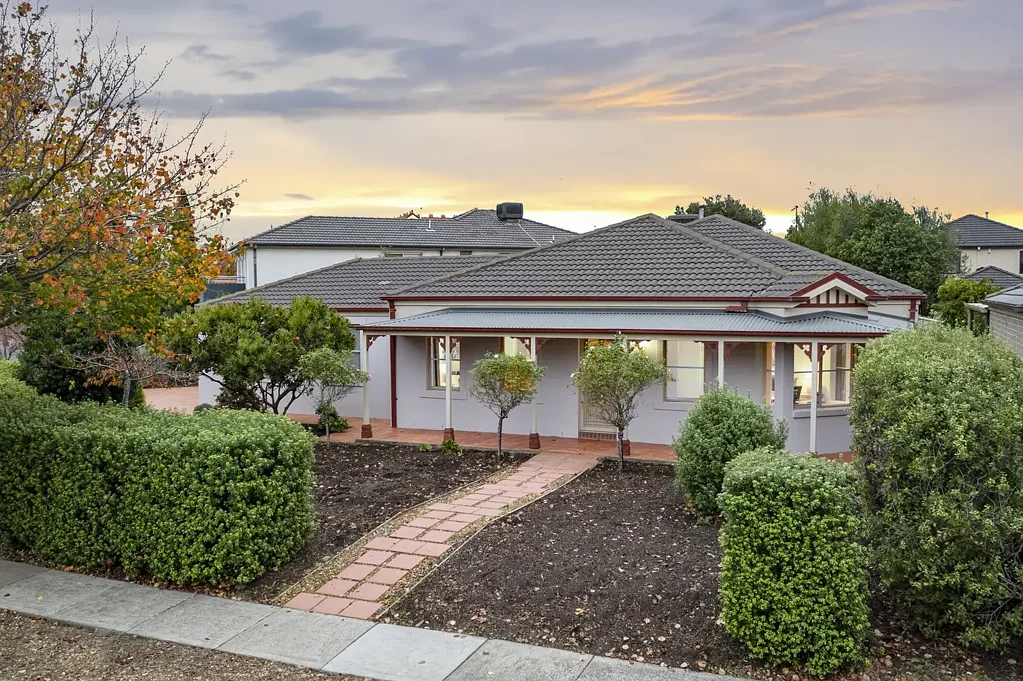 Point Cook 4ਬੈੱਡਰੂਮ Contemporary Elegance in Lincoln Heath Estate