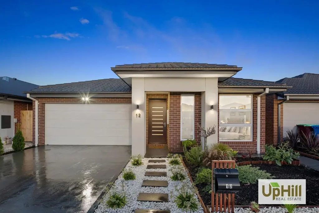 12 Liwen Street, Clyde North, VIC 3978