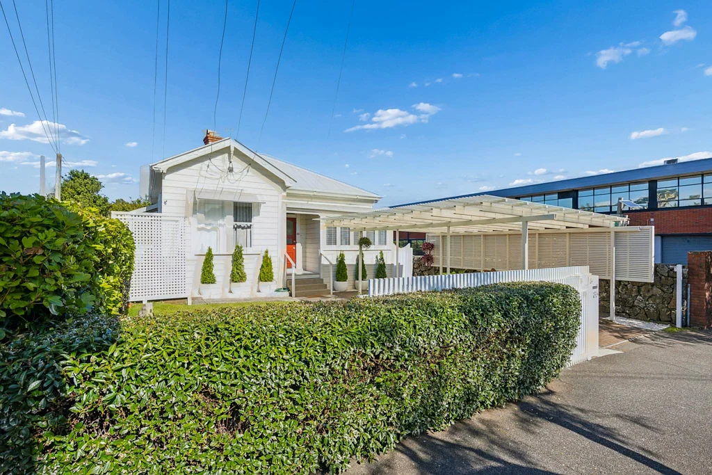 Mount Eden 3房 迷人别墅，保留了历史底蕴，坐拥双文法校网，打造您的理想住宅！ AN IMMACULATELY PRESENTED MT EDEN VILLA CONVERSION