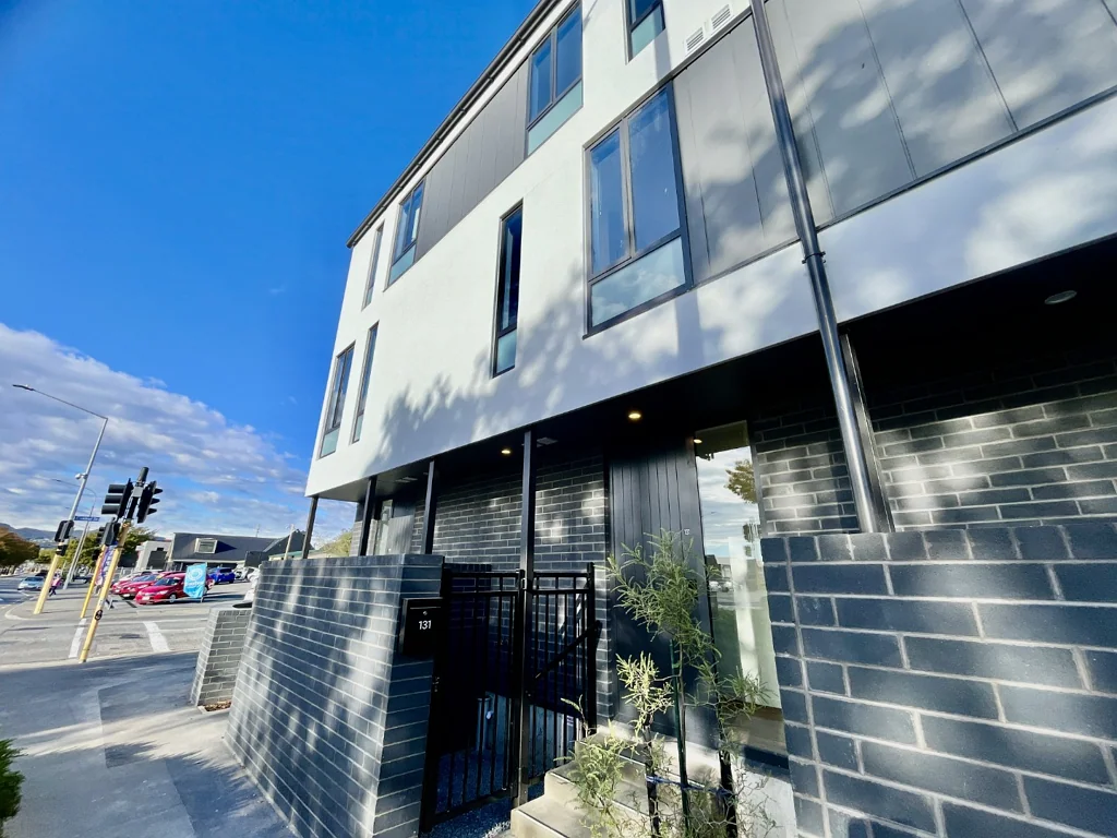 Two-bed, two-bath townhouse with carpark available now!