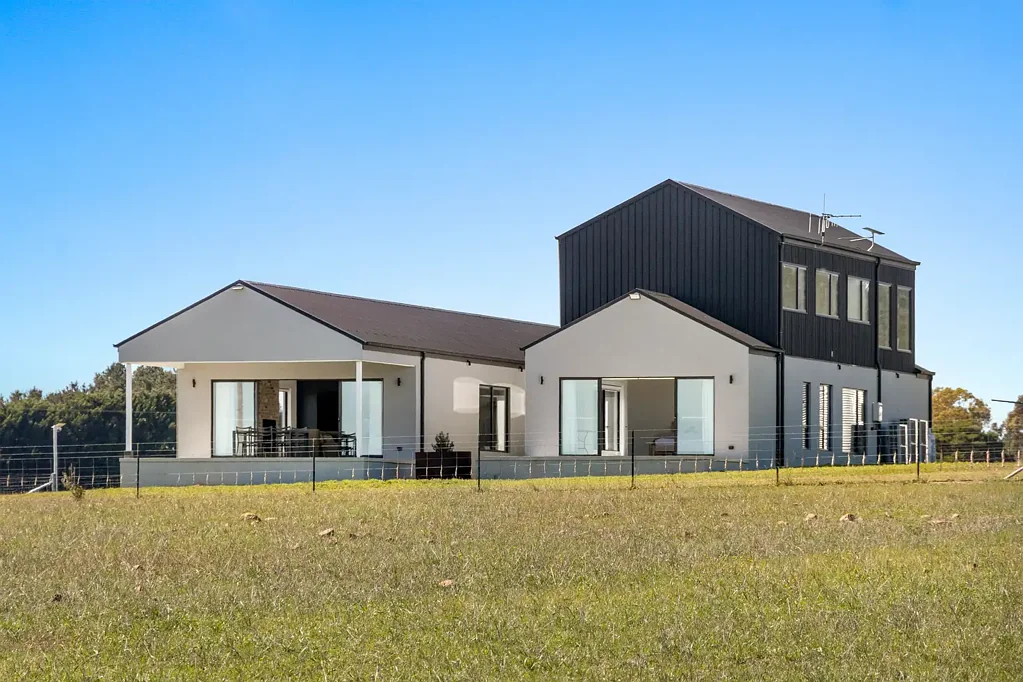Goulburn  Contemporary Rural Marvel!
