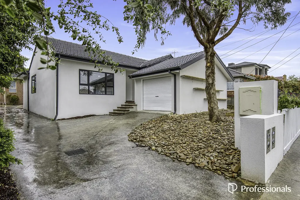 Burwood 4 Bedroom STEP INTO STYLE, STEPS FROM DEAKIN UNI