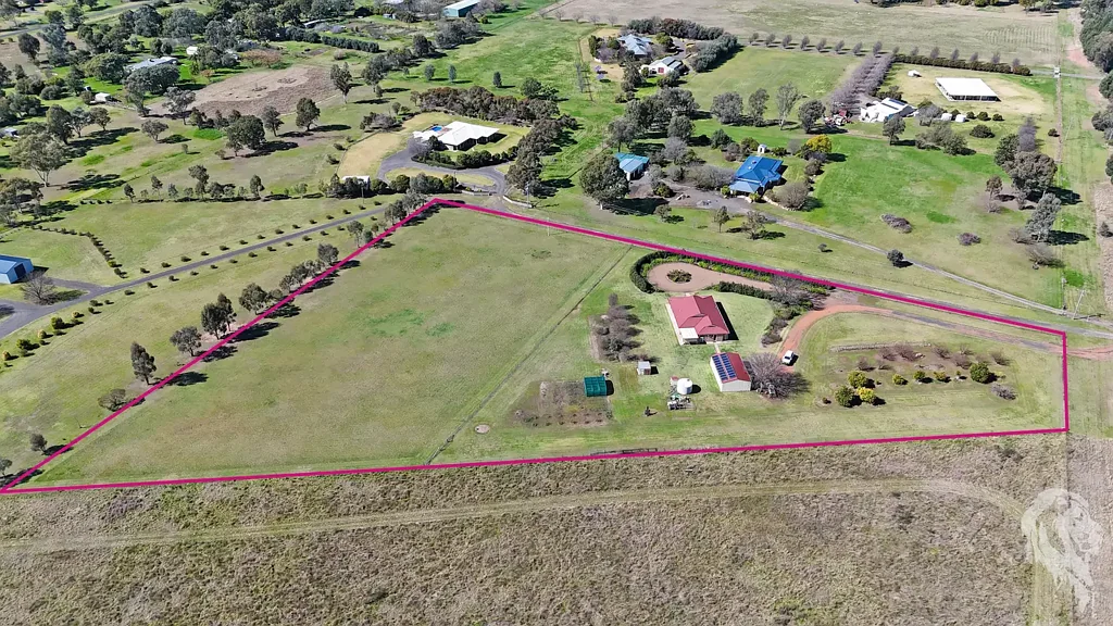 Narrabri 4ਬੈੱਡਰੂਮ MODERN BRICK LIVING ON 2 HA, NEAR TOWN