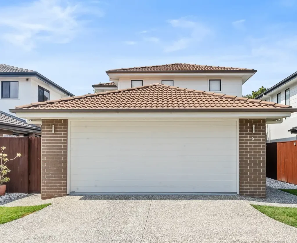 ☀ North Facing, Zero Lawns, Multiple Living Areas, Peace, Privacy and Security
