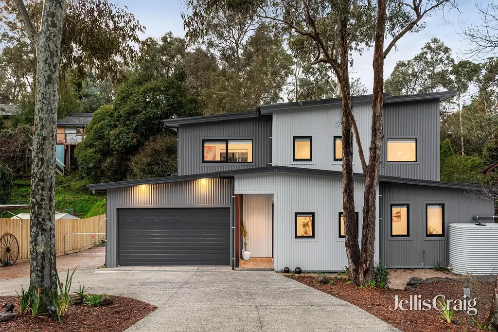 Hurstbridge 4房 全新建筑设计家庭住宅，尽享时尚设计与乡村生活方式 Brand-New Architectural Family Home with Designer Style and Village Lifestyle
