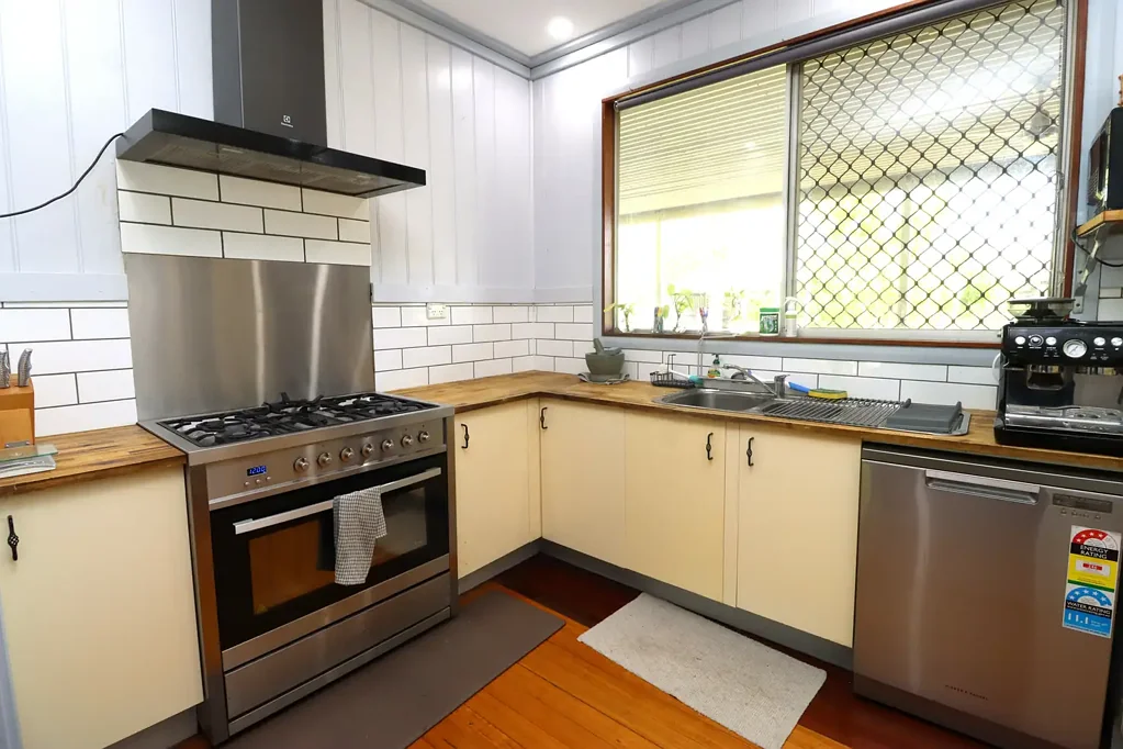 The Perfect Rental Awaits on Owen Stanley Road!