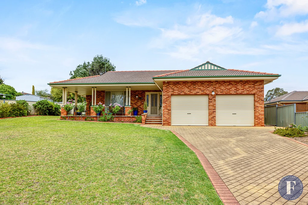 17 Pineview Circuit, Young, NSW 2594