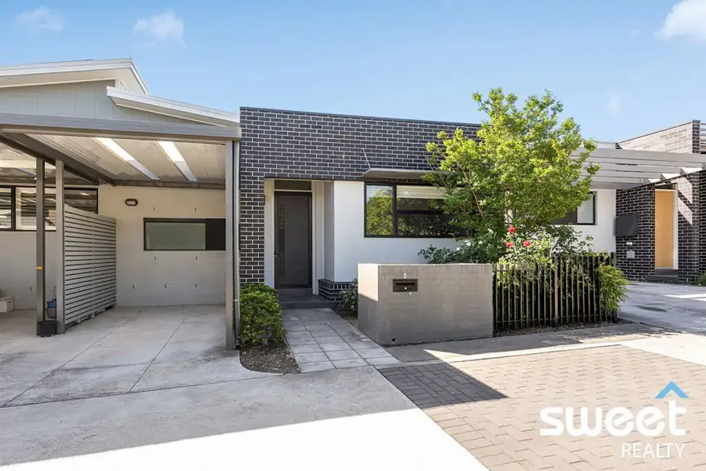 Blacktown 2ਬੈੱਡਰੂਮ FAIRWATER. Modern House
