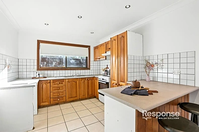 2/7 Binalong Road, Pendle Hill, NSW 2145, 3房, 1浴, Apartment