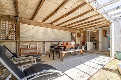 Rustic Sunny Whangapoua Cabins
