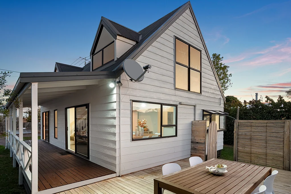 2/6 Lancaster Road, Beach Haven, North Shore City, Auckland