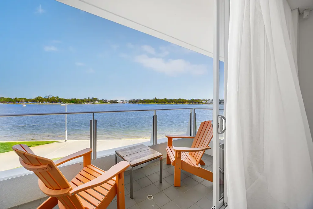 Mandurah 2Zimmer FRONT ROW SEATS