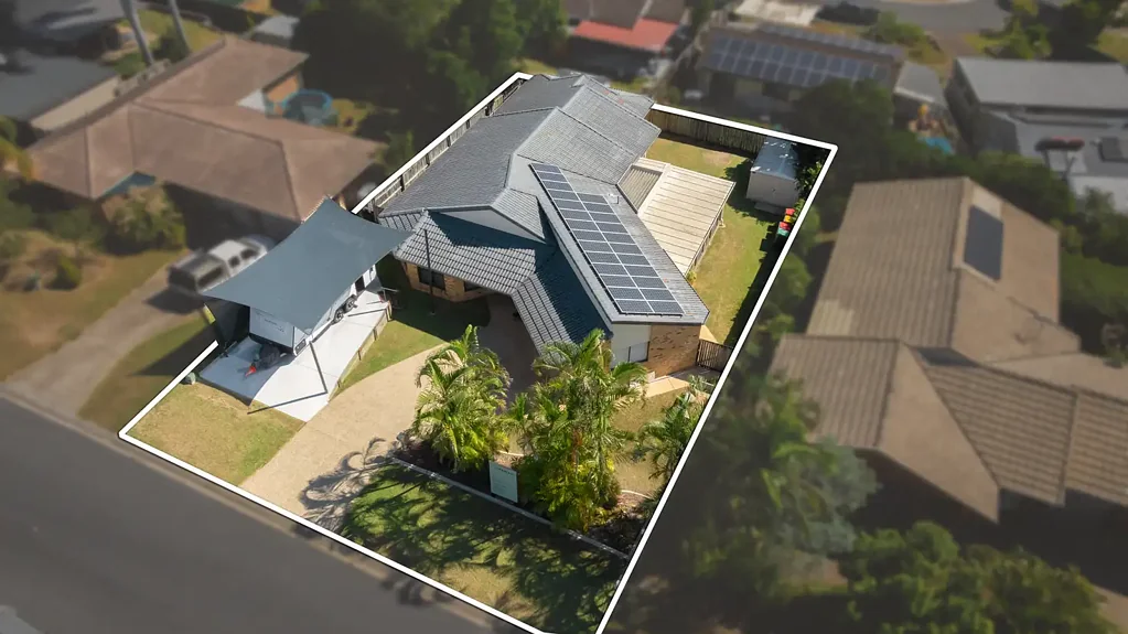Riverhills 3 Bedroom A TIGHTLY HELD ADDRESS OF OVER 30 YEARS - ONE OF RIVERHILLS MOST SOUGHT AFTER STREETS