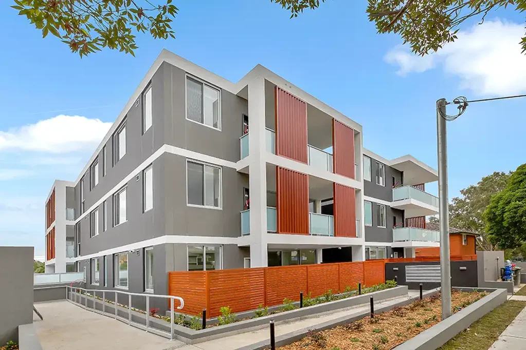 LUXURY 1 BEDROOM APARTMENT