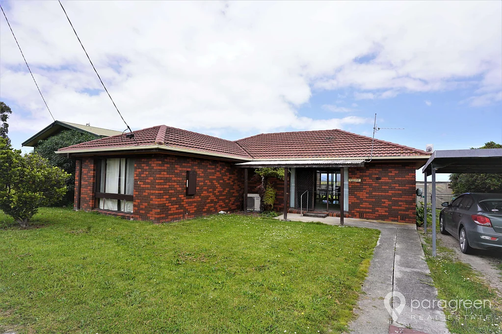 Toora 3ਬੈੱਡਰੂਮ 3 BEDROOM BRICK VENEER WITH VIEW OF THE PROM