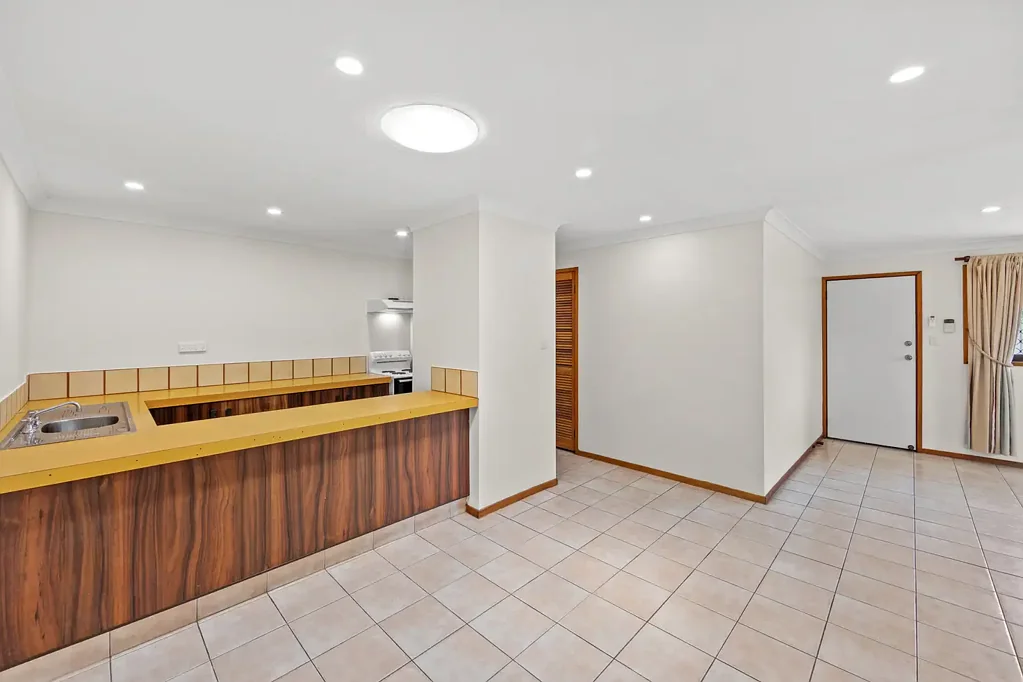 2/203 Central Street, Labrador, QLD 4215