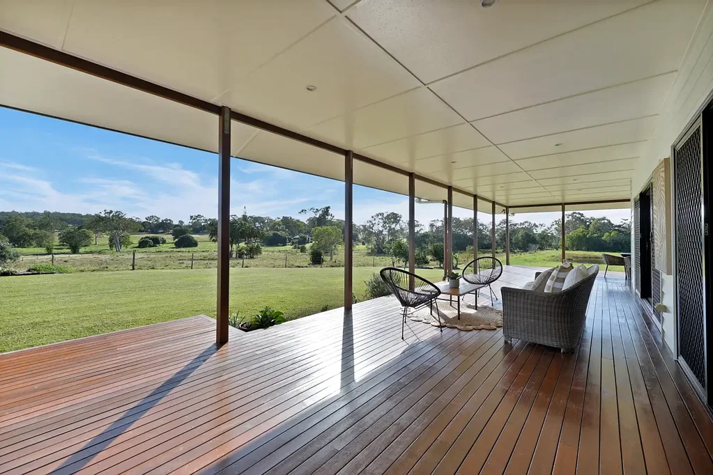 Alligator Creek 4chambre Custom-Built 427m² Home on 1 Acre | Rural Views | Dual Master Suites | Expansive Entertaining Deck