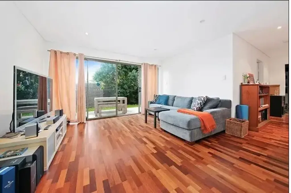 2 Bedroom Apartment With Courtyard