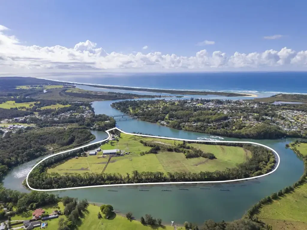 Urunga 7 Bedroom A Private Waterfront Estate Of Rare Scale...
