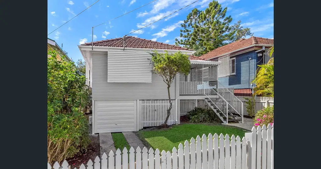 Elevated Lifestyle: Prime Location Close to City Hub and Schools