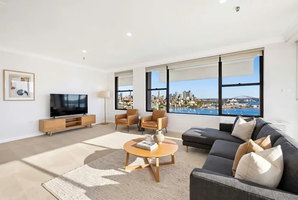 Expansive Three-Bedroom Apartment with Spectacular Harbour Views | Unfurnished