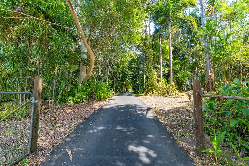 West Woombye 7Zimmer Two Homes. Endless Potential. A Rare Hinterland Opportunity on 3.23 Acres.